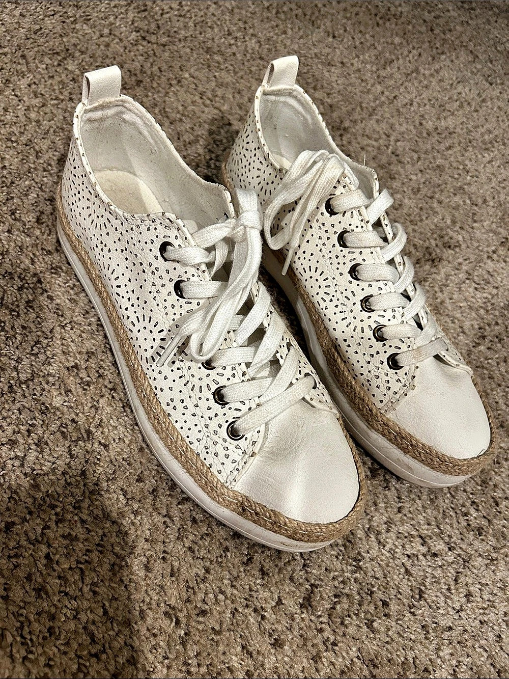 Maurice’s White sneakers 9M